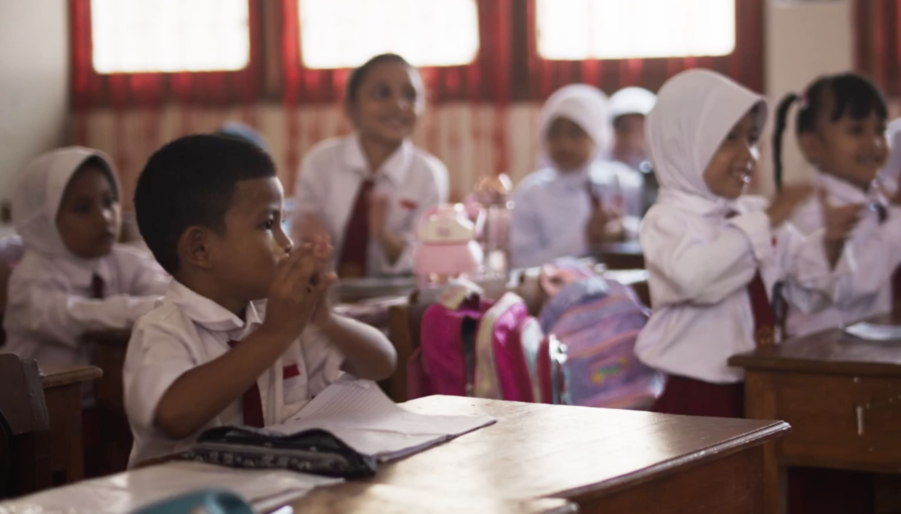 Satu seragam, ribuan harapan ikut terjahit untuk masa depan anak Makassar.