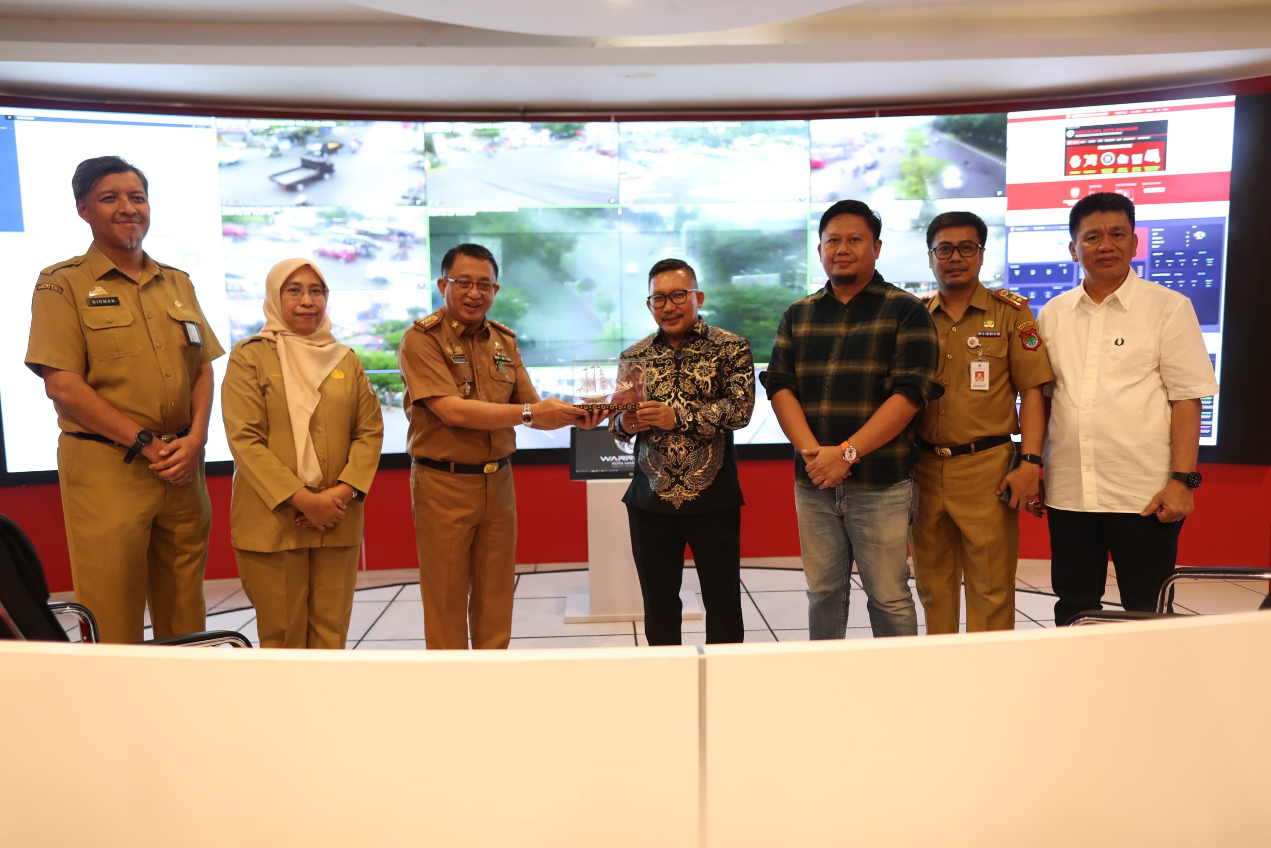 Bupati Banggai Kunjungi War Room Pemkot Makassar untuk Pelajari Konsep Smart City