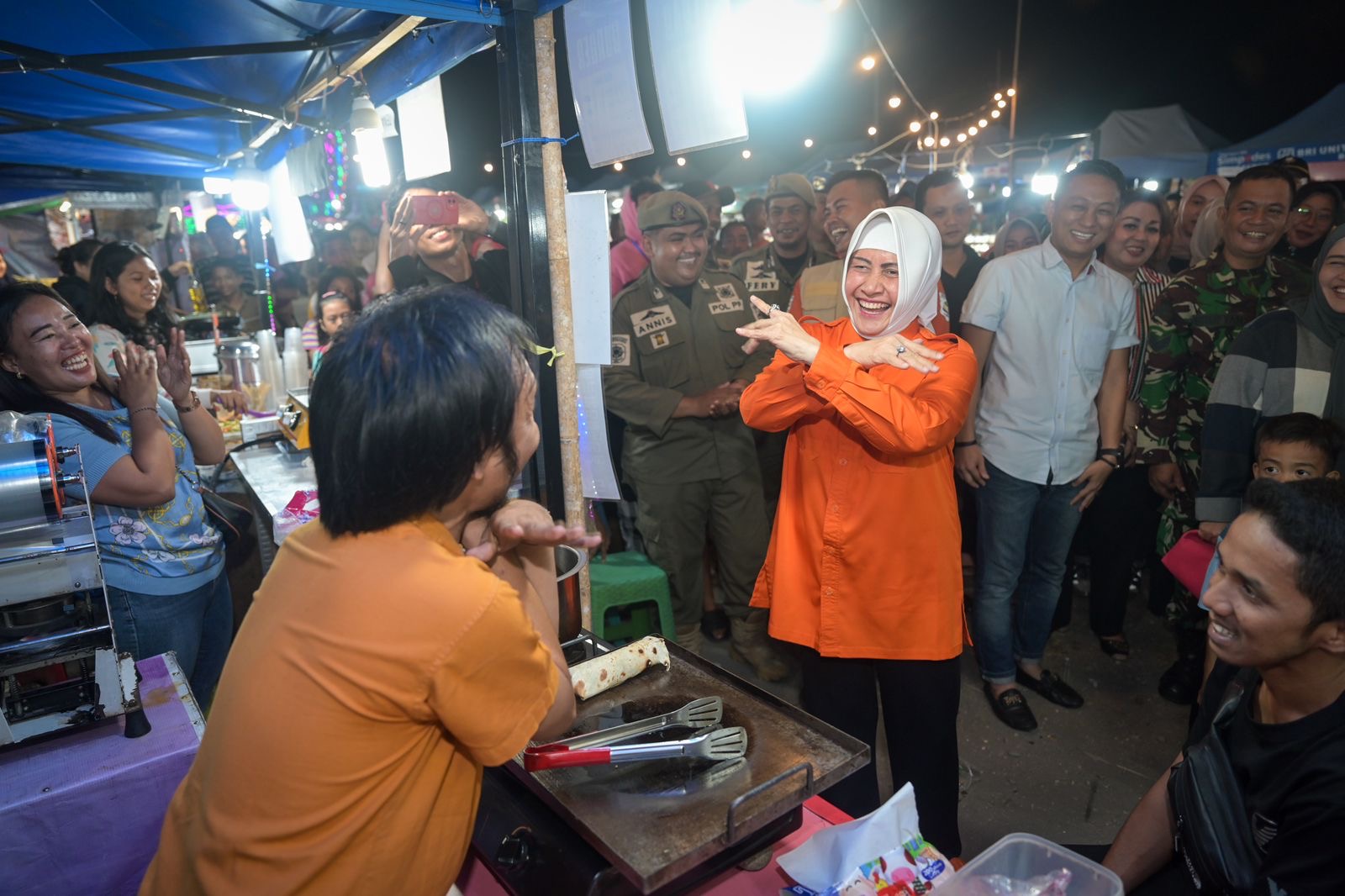 Indira Yusuf Ismail Kunjungi Pasar Malam Utara Fest 2024 di Pelabuhan Poetere