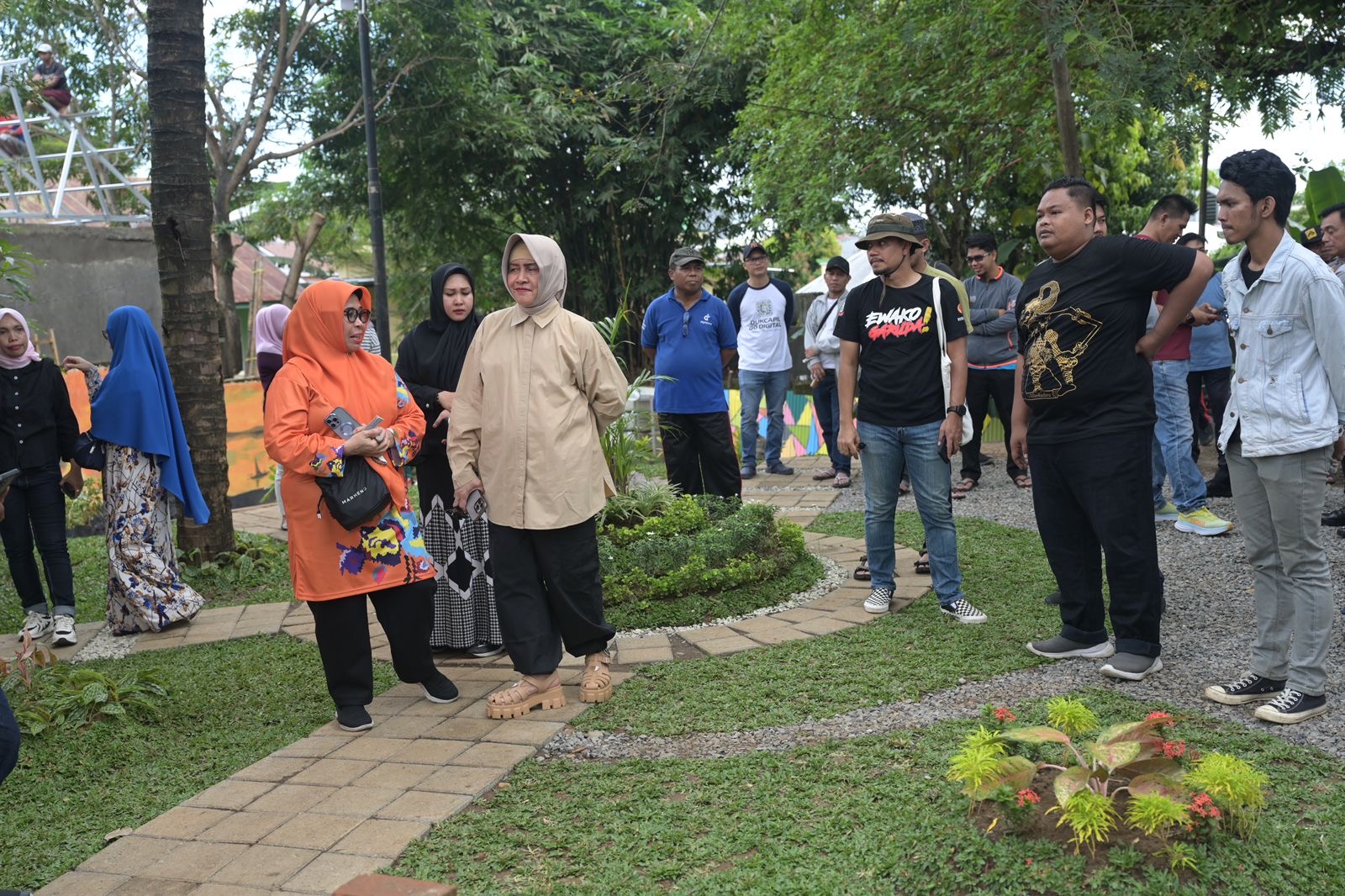 Indira Yusuf Ismail Bersama Walikota Makassar Tinjau Lokasi Lomba Kelurahan Terpadu di Manggala