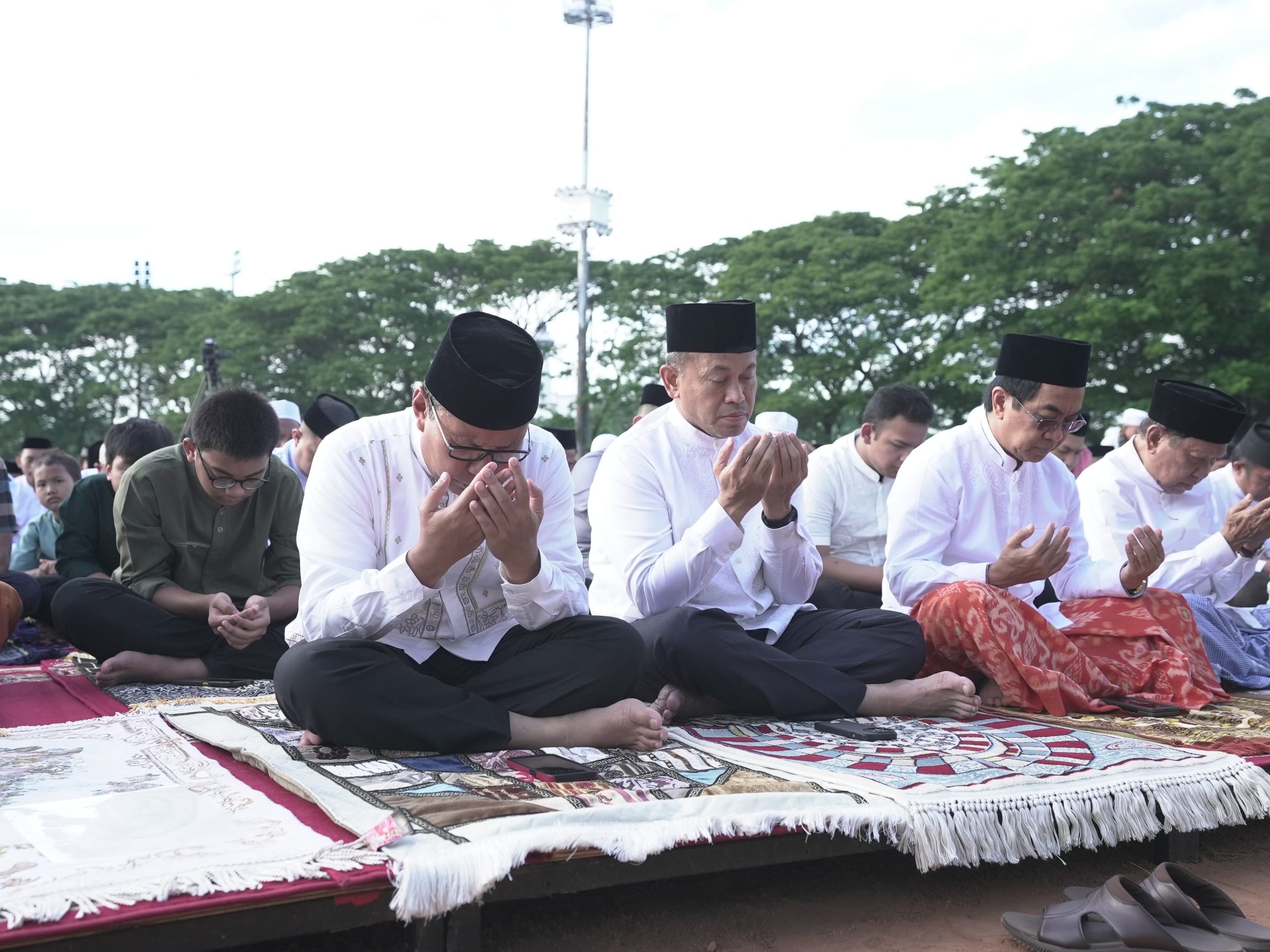 Danny Pomanto Salat Id Bersama Warga Makassar di Karebosi: Semangat Berkurban Makin Baik