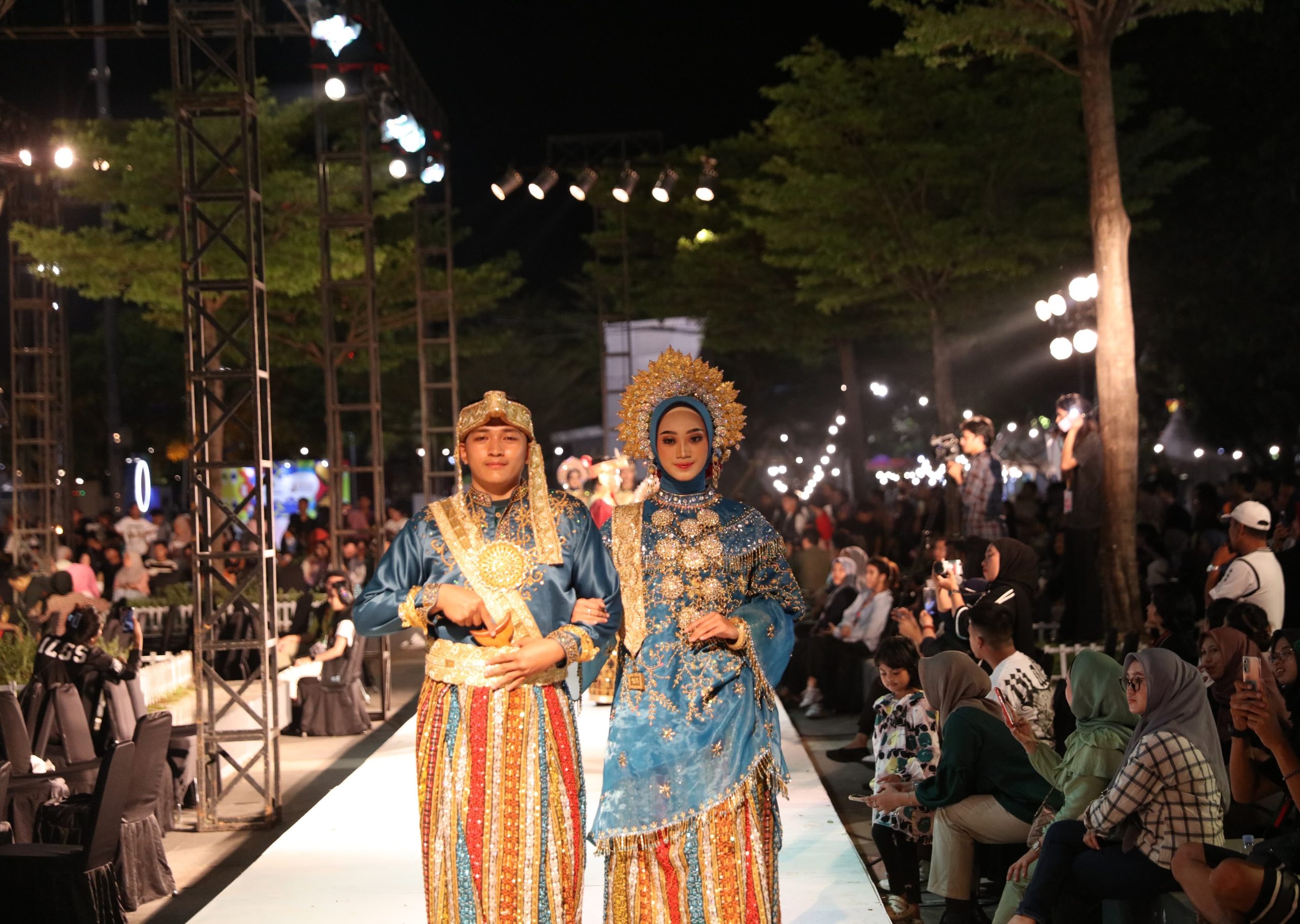 Fashion Show ‘Makassar Sekalia’ Pamerkan Baju Adat Pengantin Bugis-Makassar di F8 2024