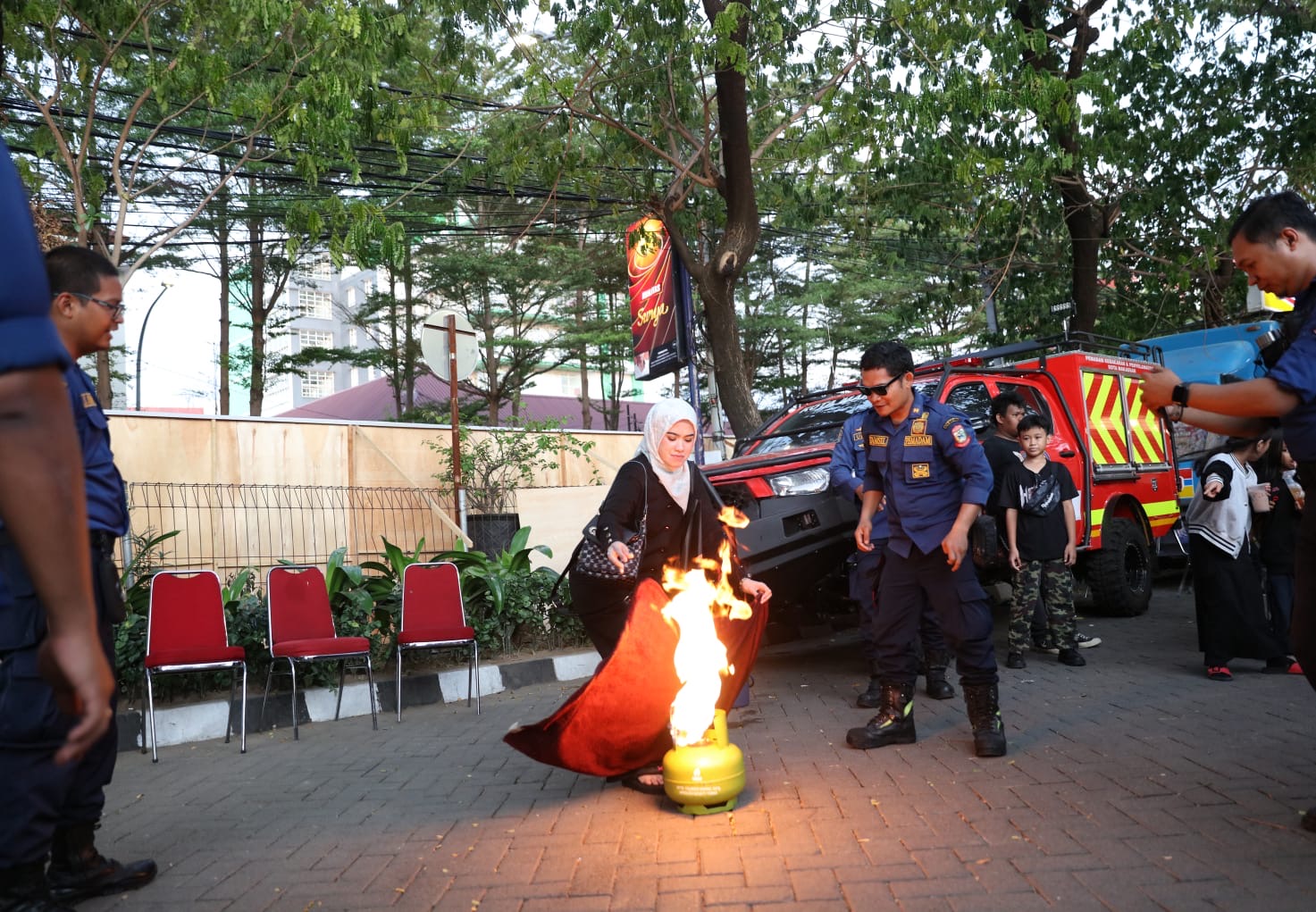 Damkarmat Makassar Sajikan Atraksi Edukasi dan Hiburan Menarik di F8 F8 2024