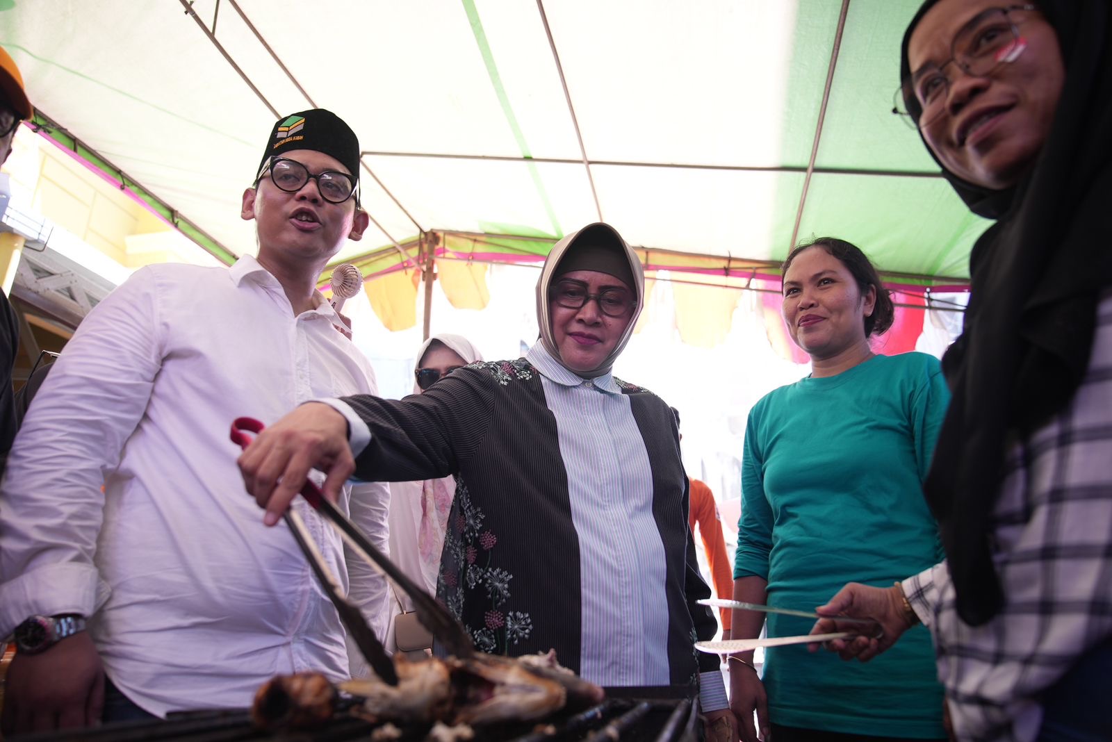 Ketua TP PKK Kota Makassar Apresiasi Festival Bakar Ikan Jalan Barukang