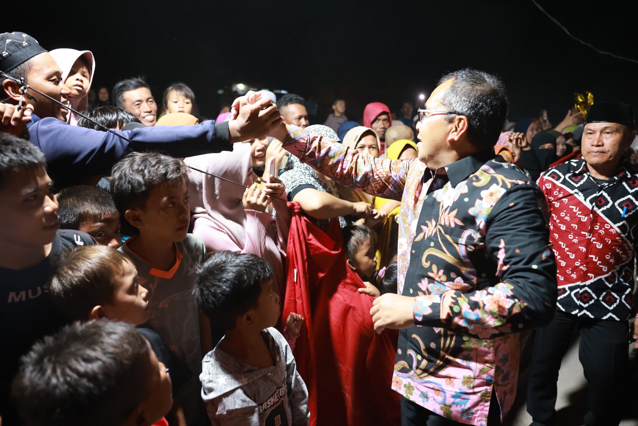 Danny Pomanto Serap Banyak Aspirasi Warga Pulau Kodingareng di Pesta Rakyat Kecamatan Sangkarrang