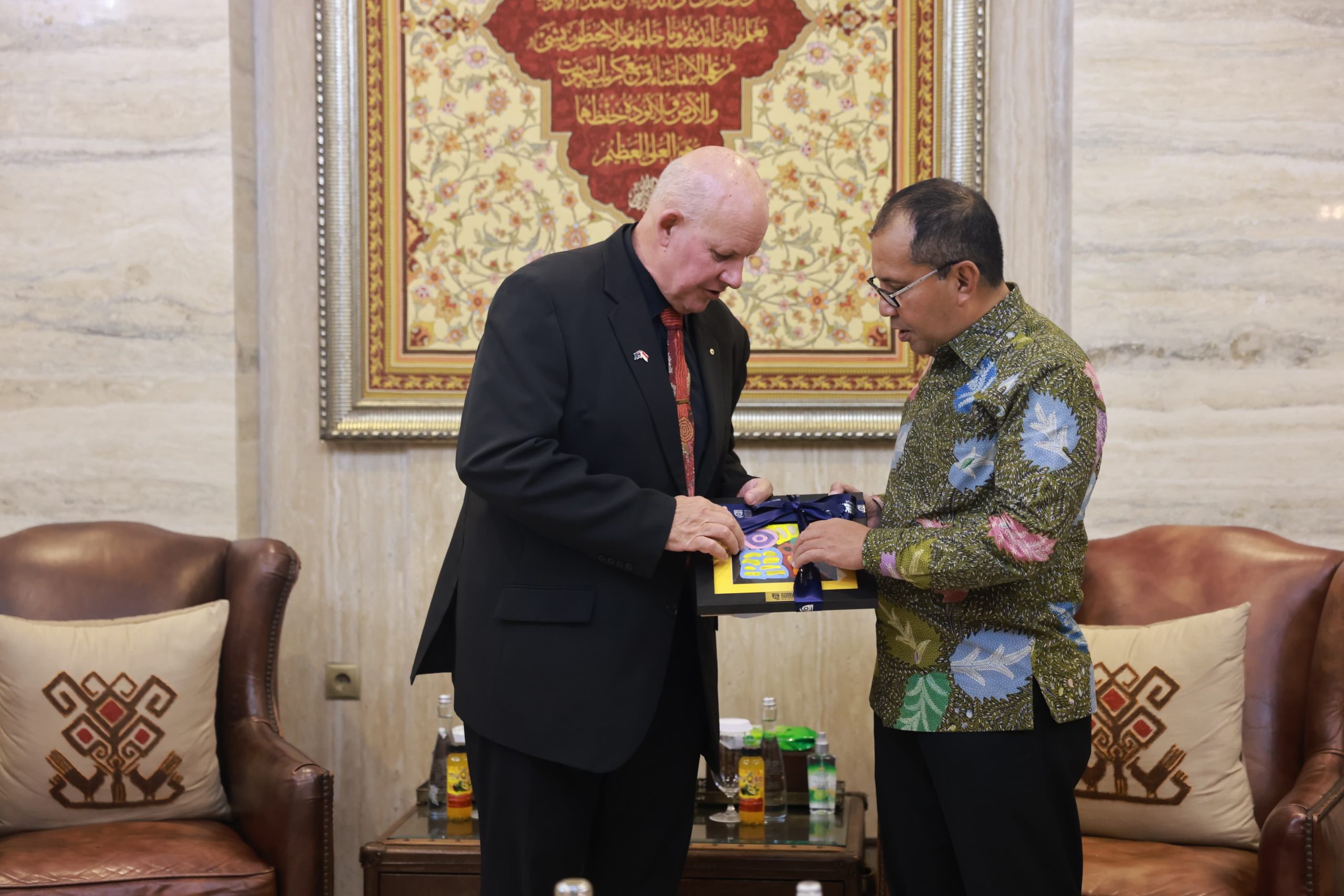 Danny Pomanto Dinner dan Jajaki Scholarship dengan Petinggi Universitas Charles Darwin