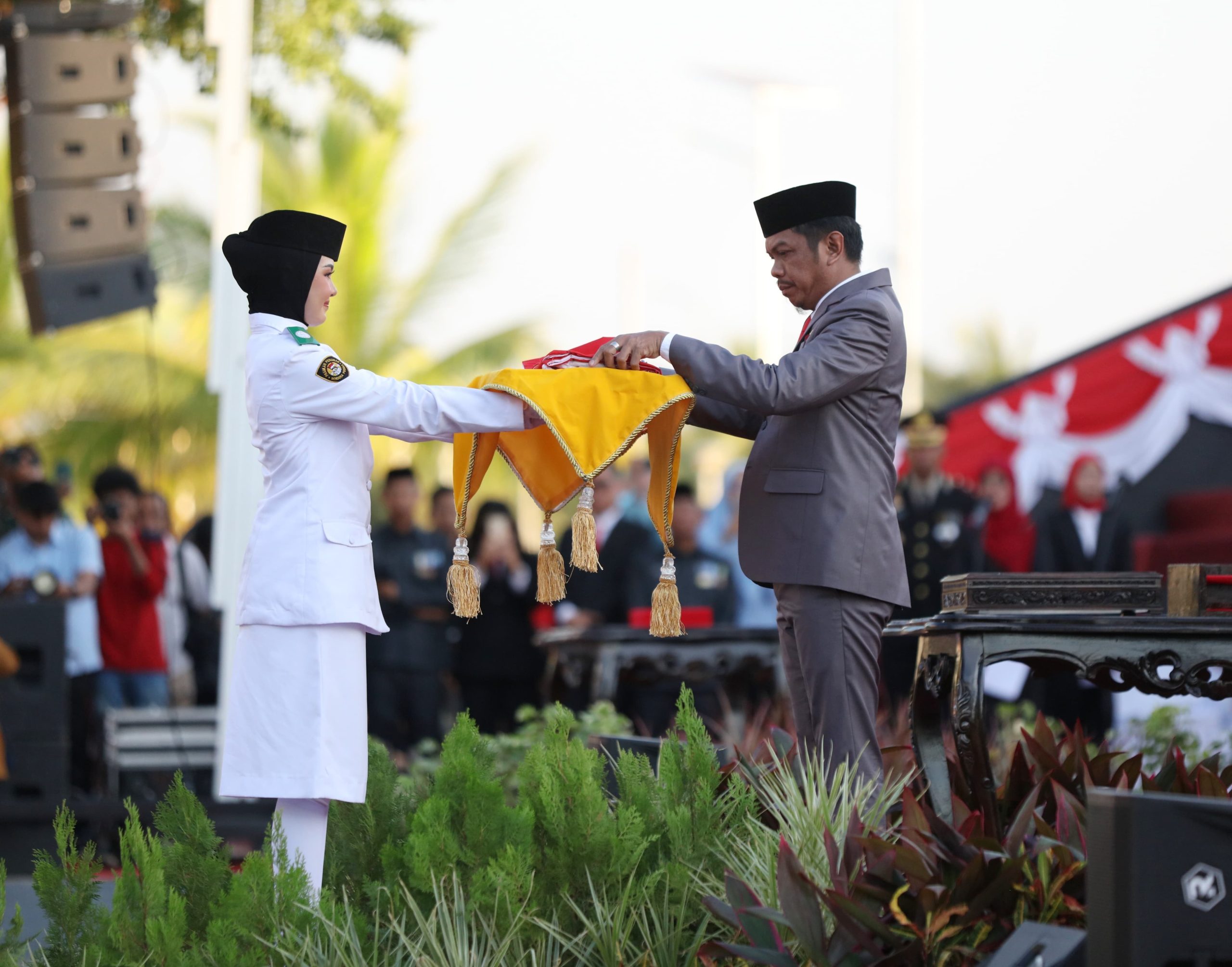 PJ Sekda Kota Makassar Bertindak Sebagai Inspektur Upacara Penurunan Bendera Merah Putih HUT RI Ke 79