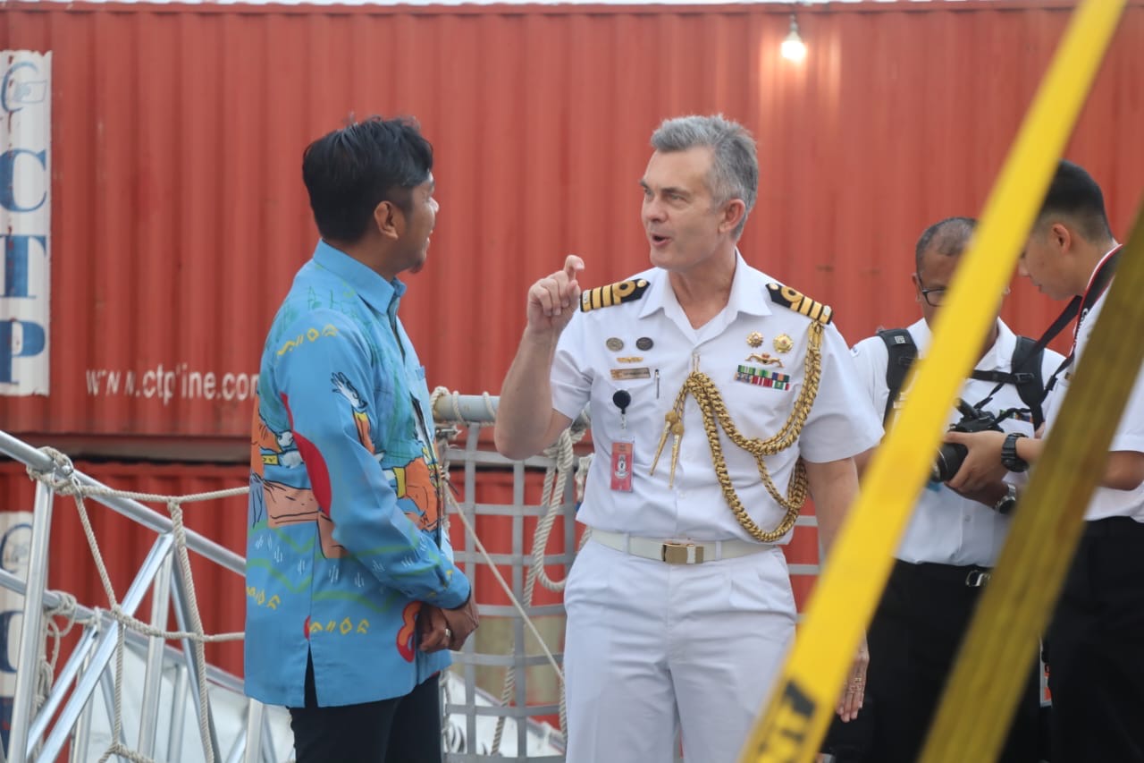 Pj Sekda Kota Makassar Hadiri Reception Dinner di Kapal Perang Australia HMAS Perth 157