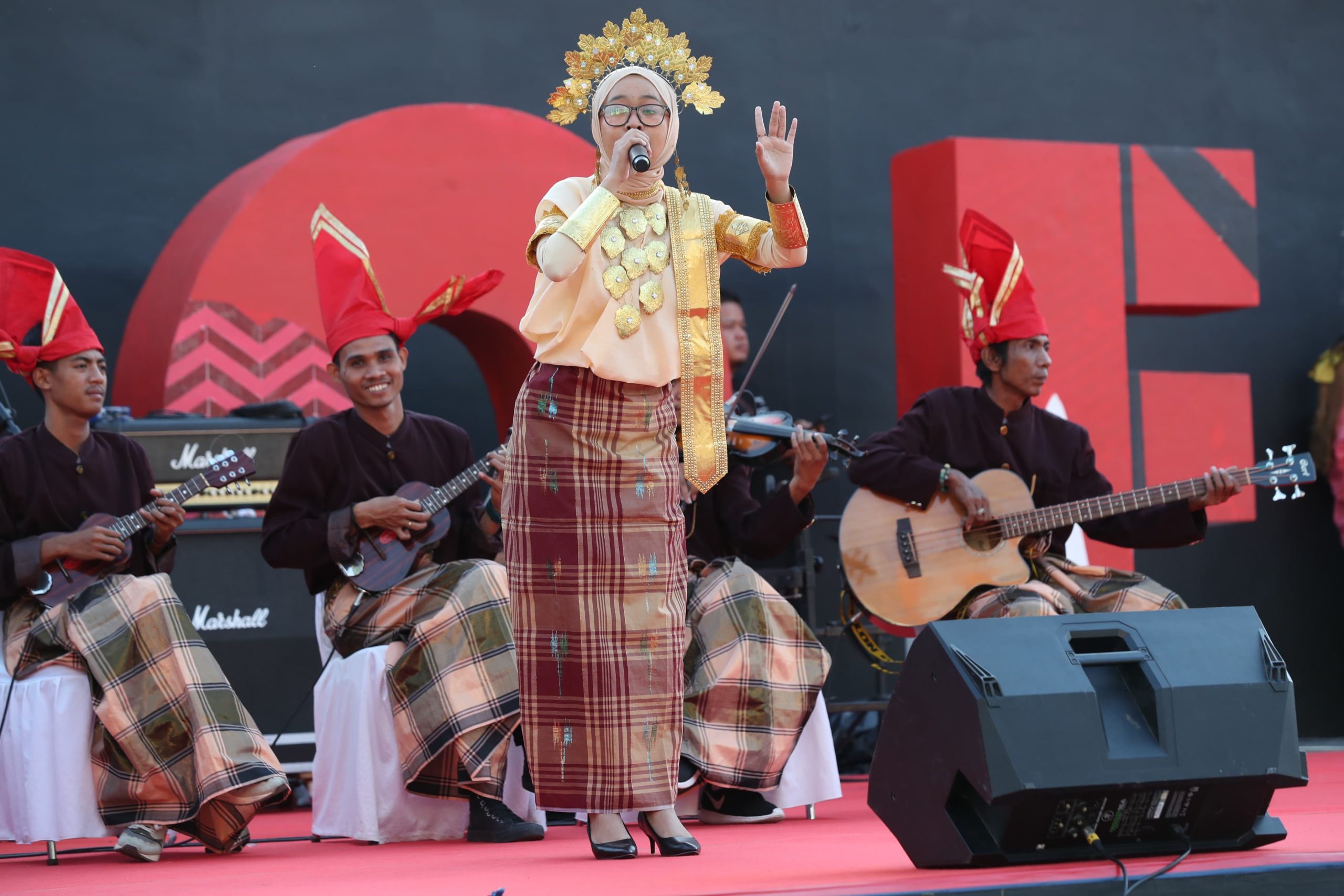 Pertunjukan Musik To Riolo Meriahkan Festival KIM di Makassar