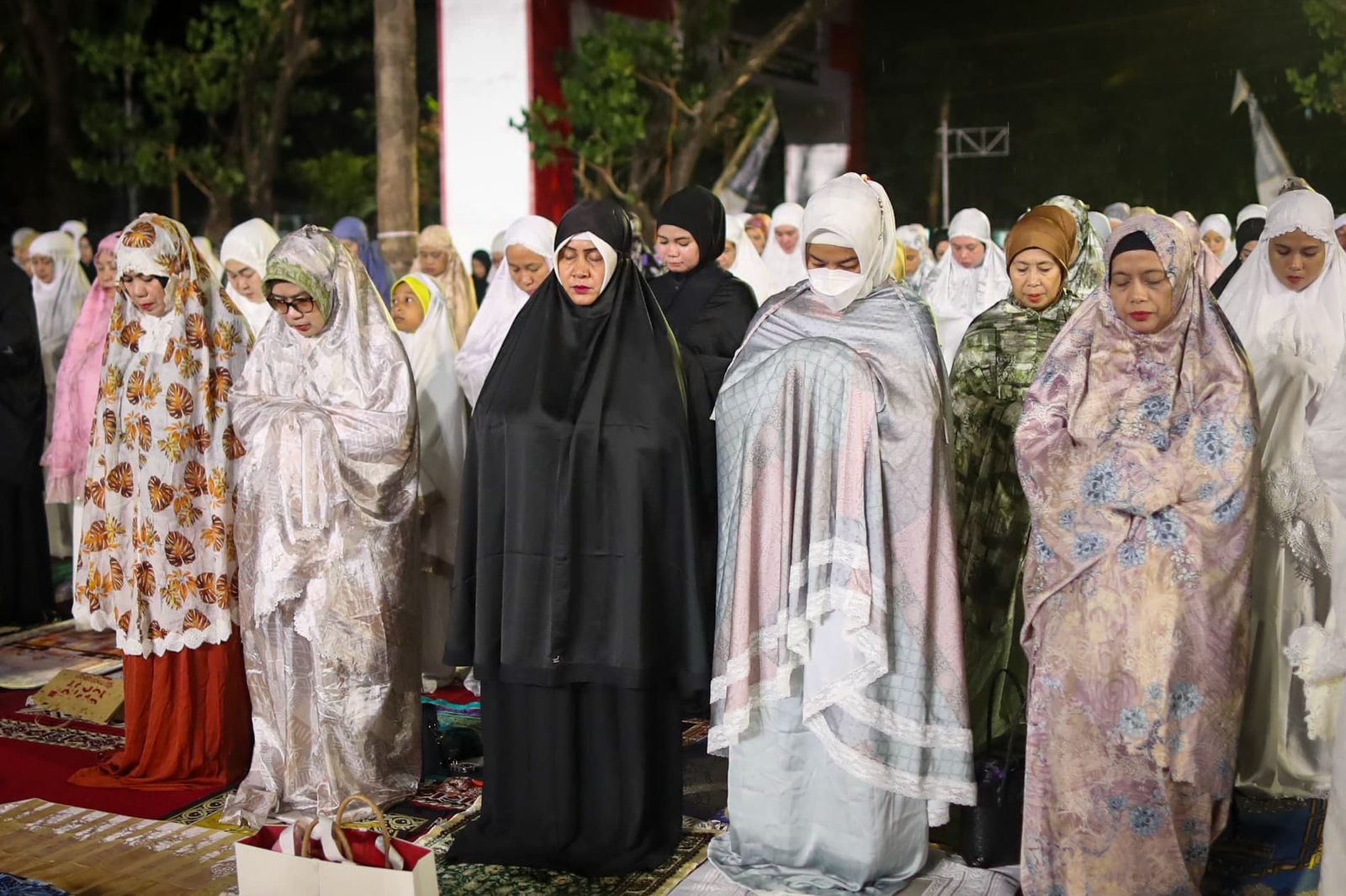 Ketua TP PKK Kota Makassar Ikuti Gerakan Sholat Subuh Berjamaah di Anjungan Pantai Losari