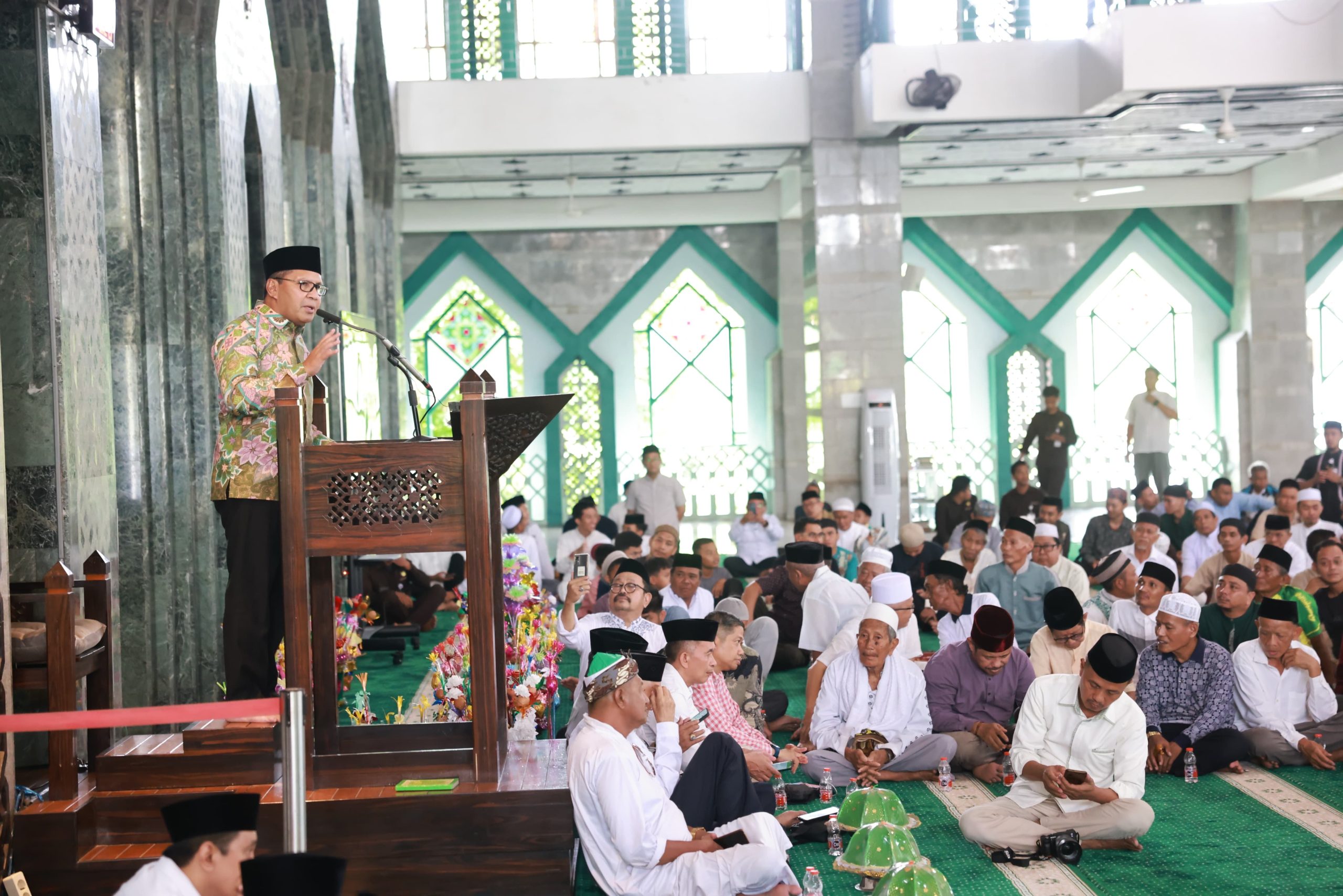 Danny Pomanto Maulid Bareng Pengurus dan Jemaah Masjid Al-Markaz