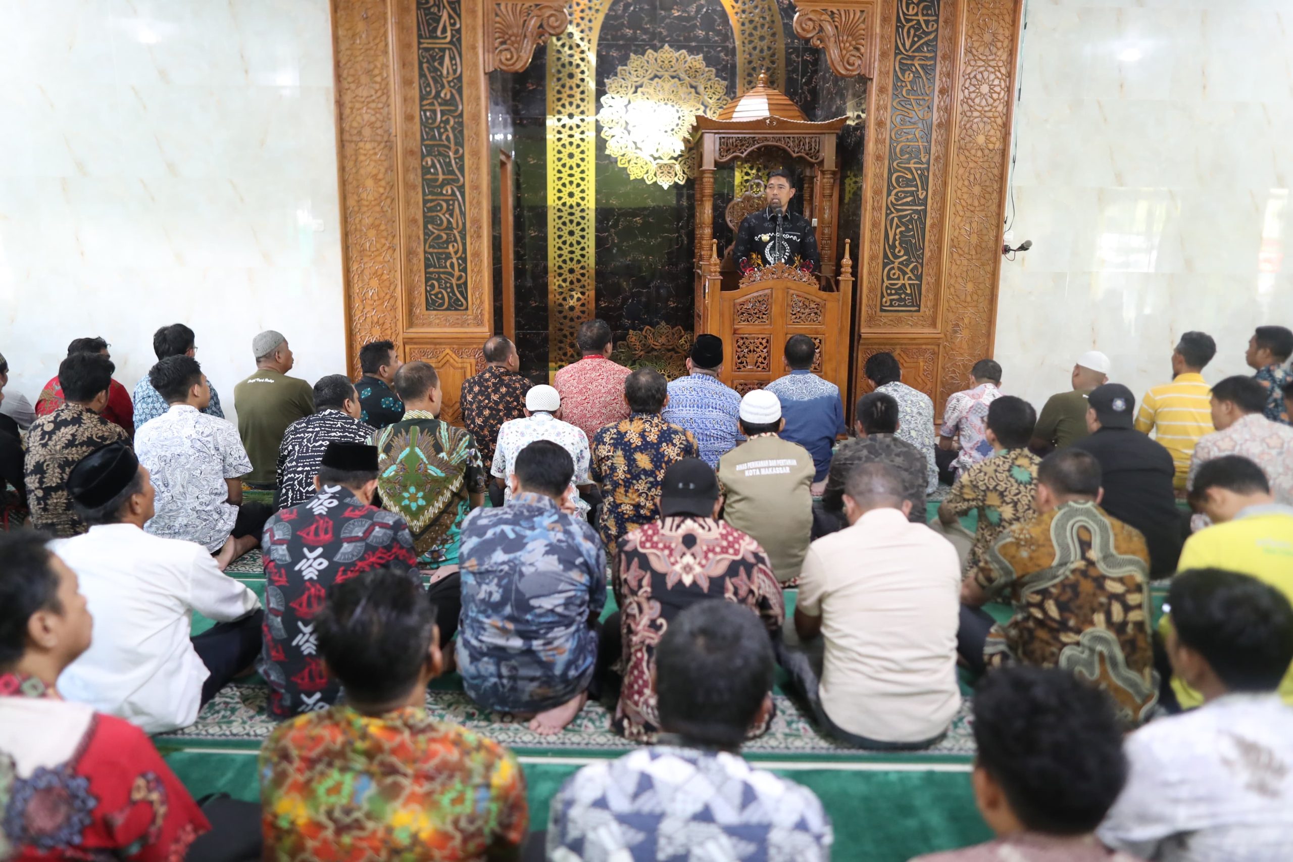 Pjs Wali Kota Makassar Andi Arwin Azis Pimpin Sholat Dzuhur Berjamaah Bersama Jajaran Pemkot