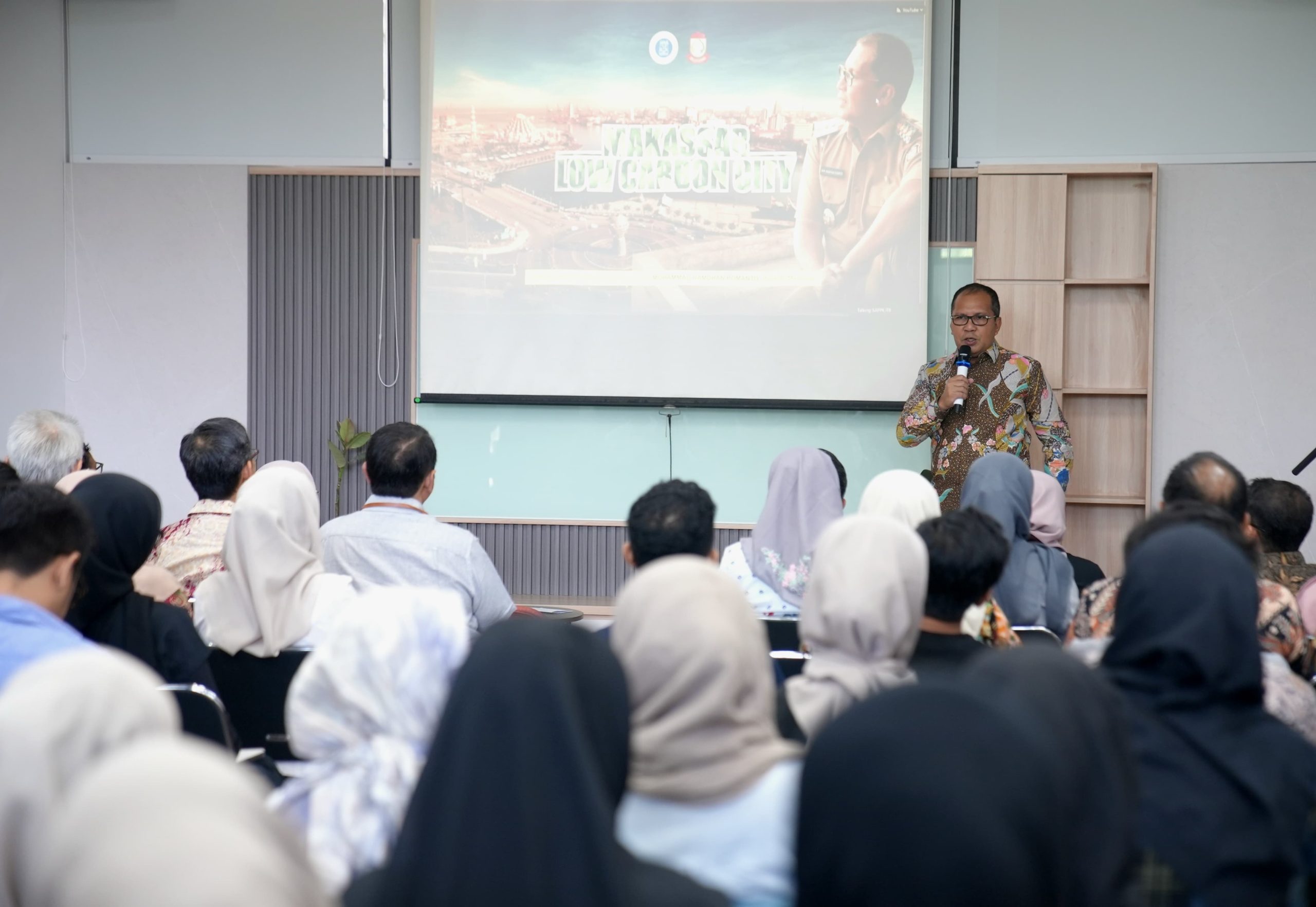 Danny Pomanto Paparkan Makassar Low Carbon City di Kuliah Perdana Mahasiswa Magister Arsitektur SAPPK ITB