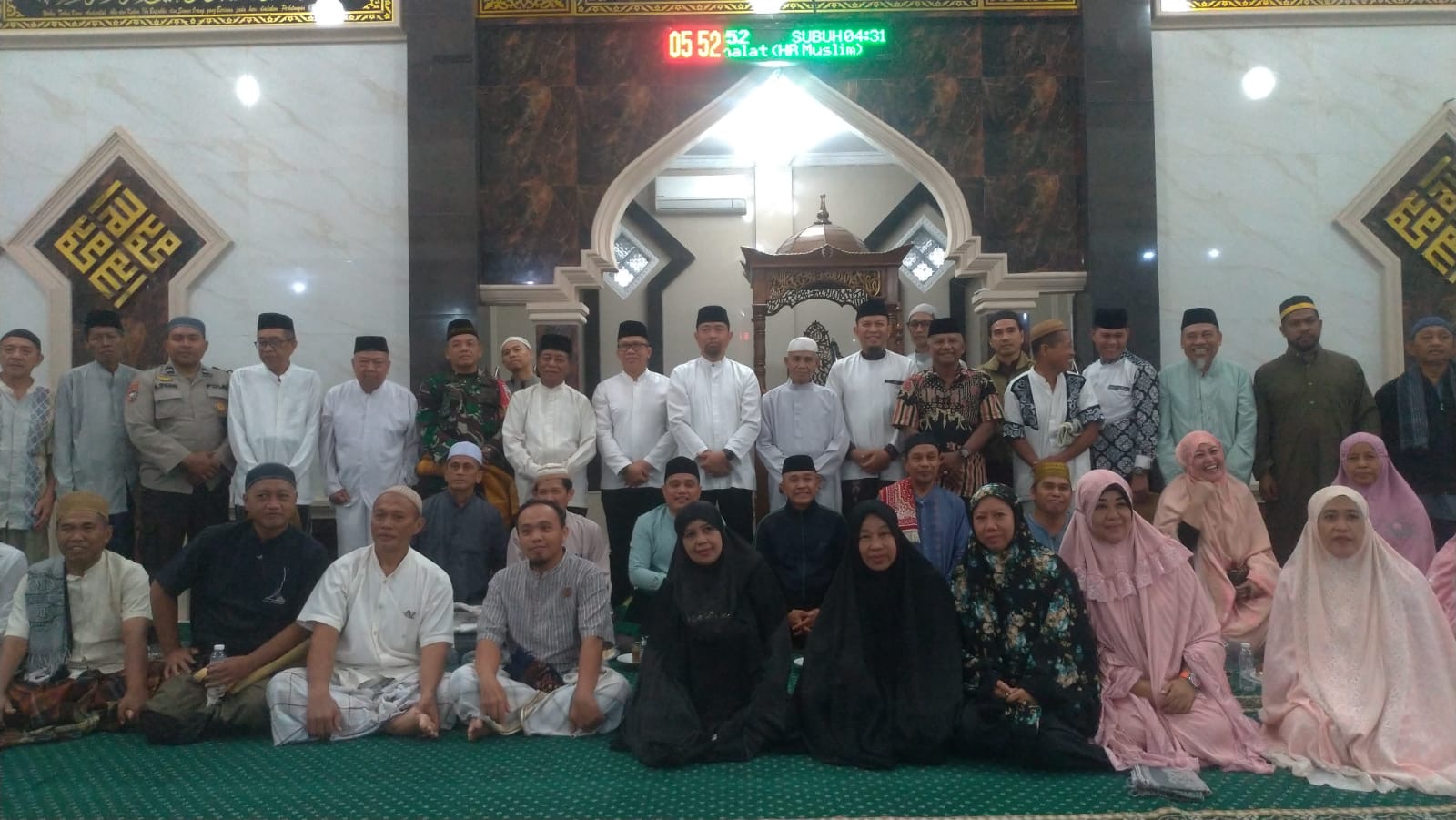 Pjs Wali Kota Arwin Azis Ajak Jemaah Masjid Darussalam Bijak Berpilkada dan Ikut Sabtu Bersih