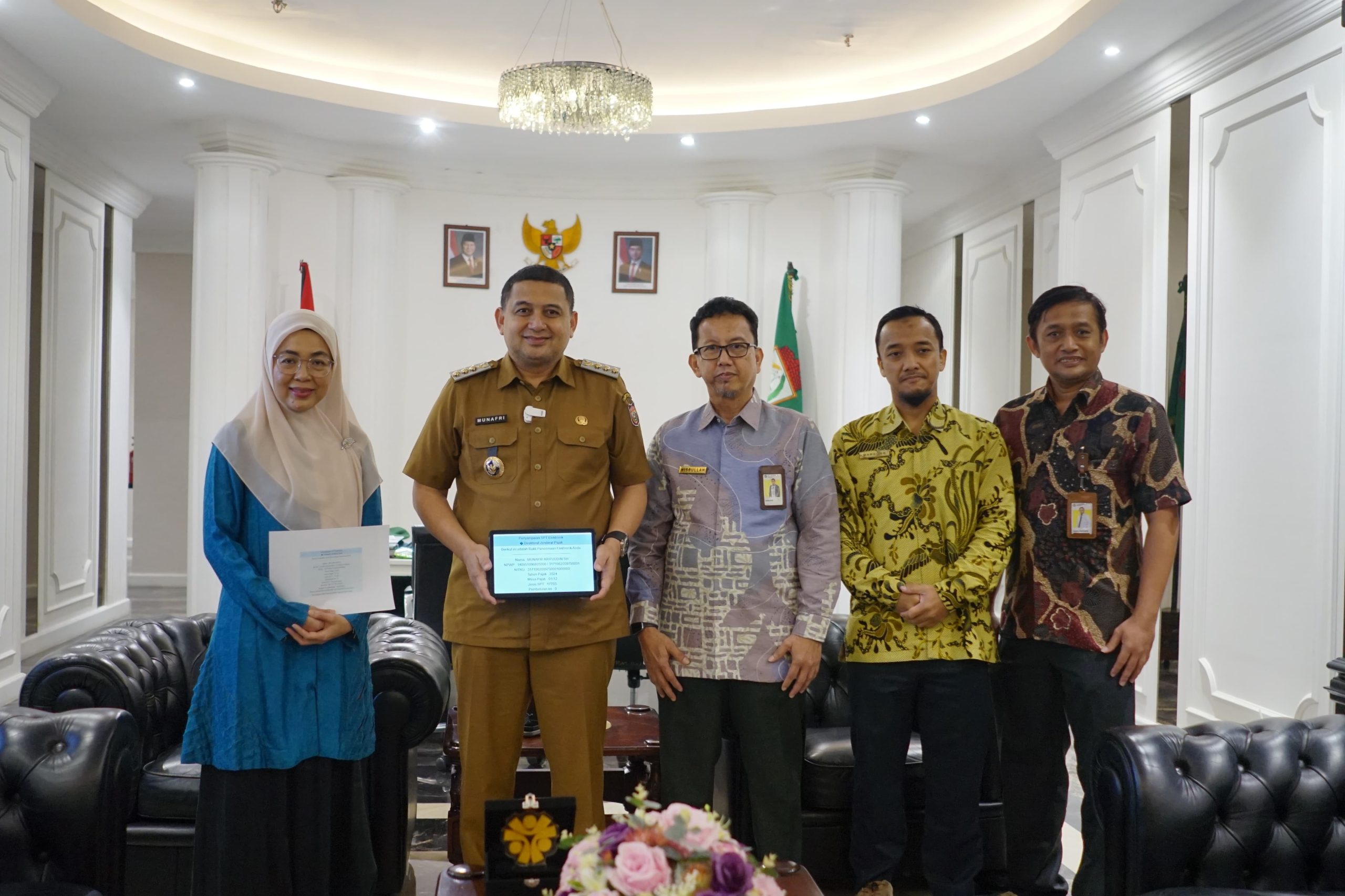 Wali Kota Makassar dan Ketua TP PKK Laporkan SPT Tahunan, Ajak Warga Taat Pajak Sebelum 31 Maret