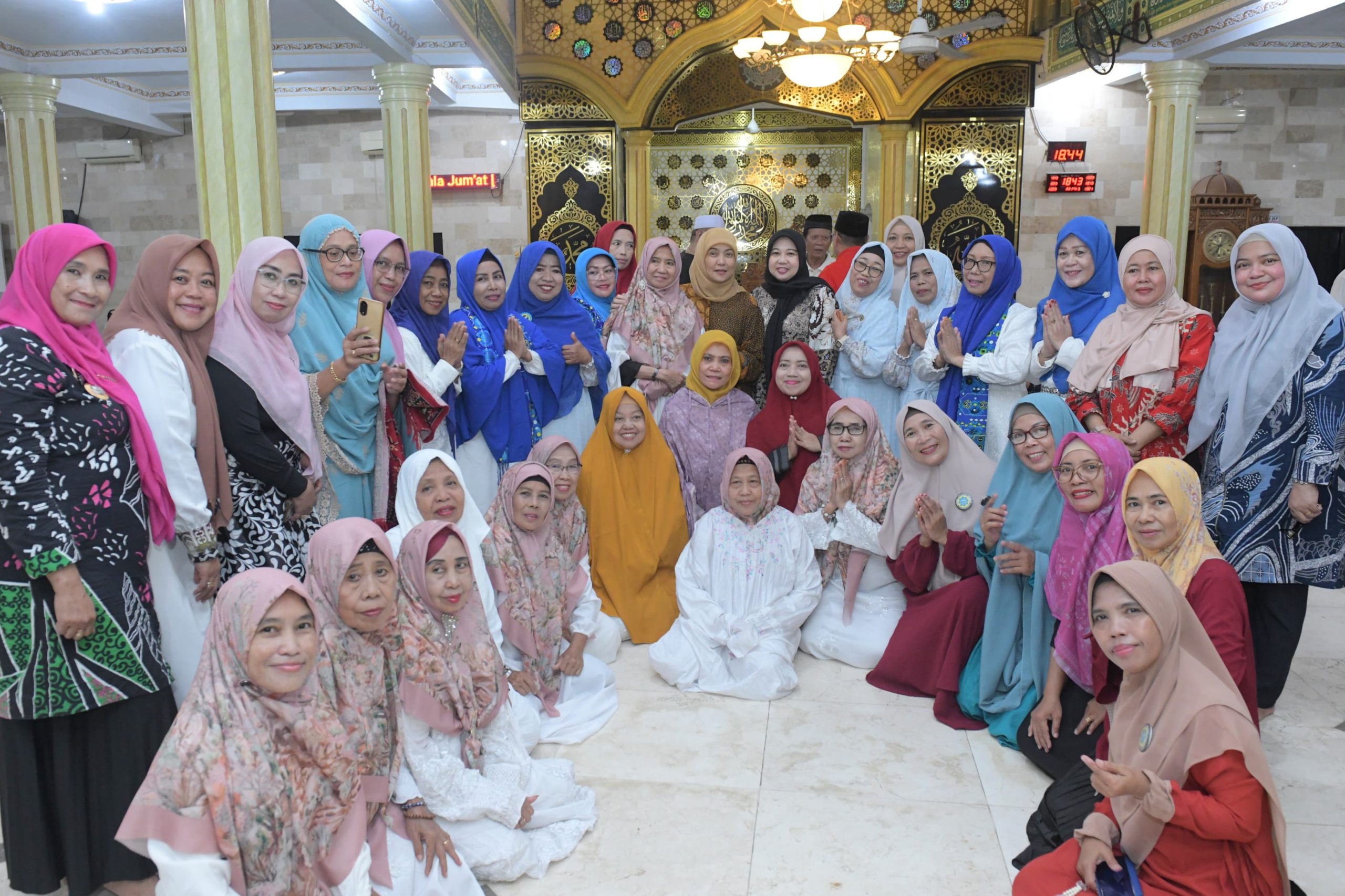 Wakil Wali Kota Makassar Aliyah Mustika Ilham, Buka Puasa Bersama di Masjid Nurul Jihad.