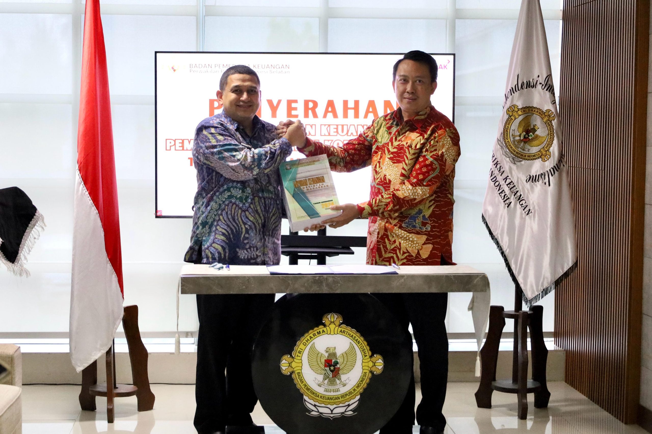 Wali Kota Makassar Serahkan LKPD 2024 ke BPK Sulsel, Targetkan Pengelolaan Keuangan yang Akuntabel