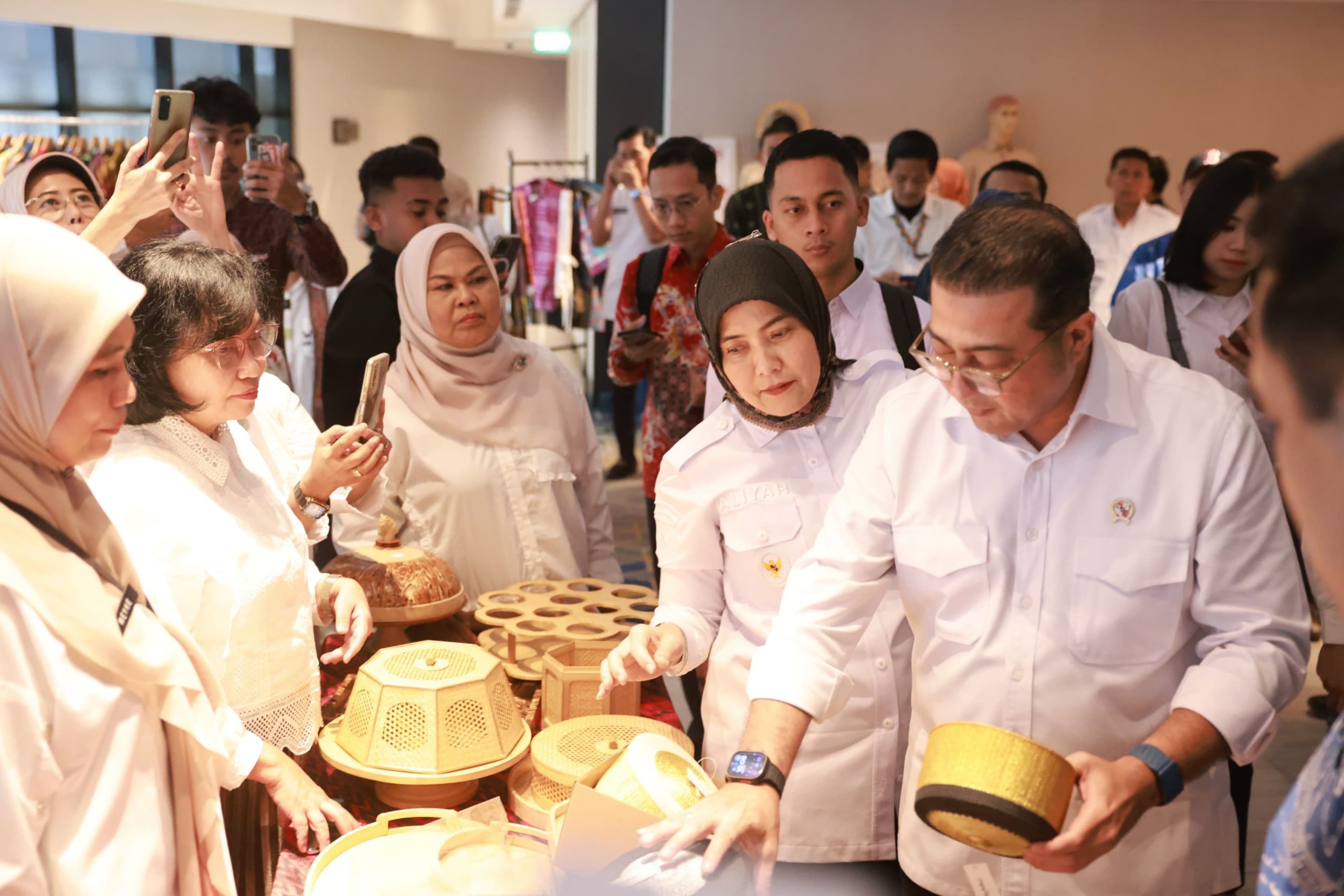 Aliyah Mustika Ilham Dampingi Menteri Ekonomi Kreatif di Acara Creators Lab Emak-Emak Matic