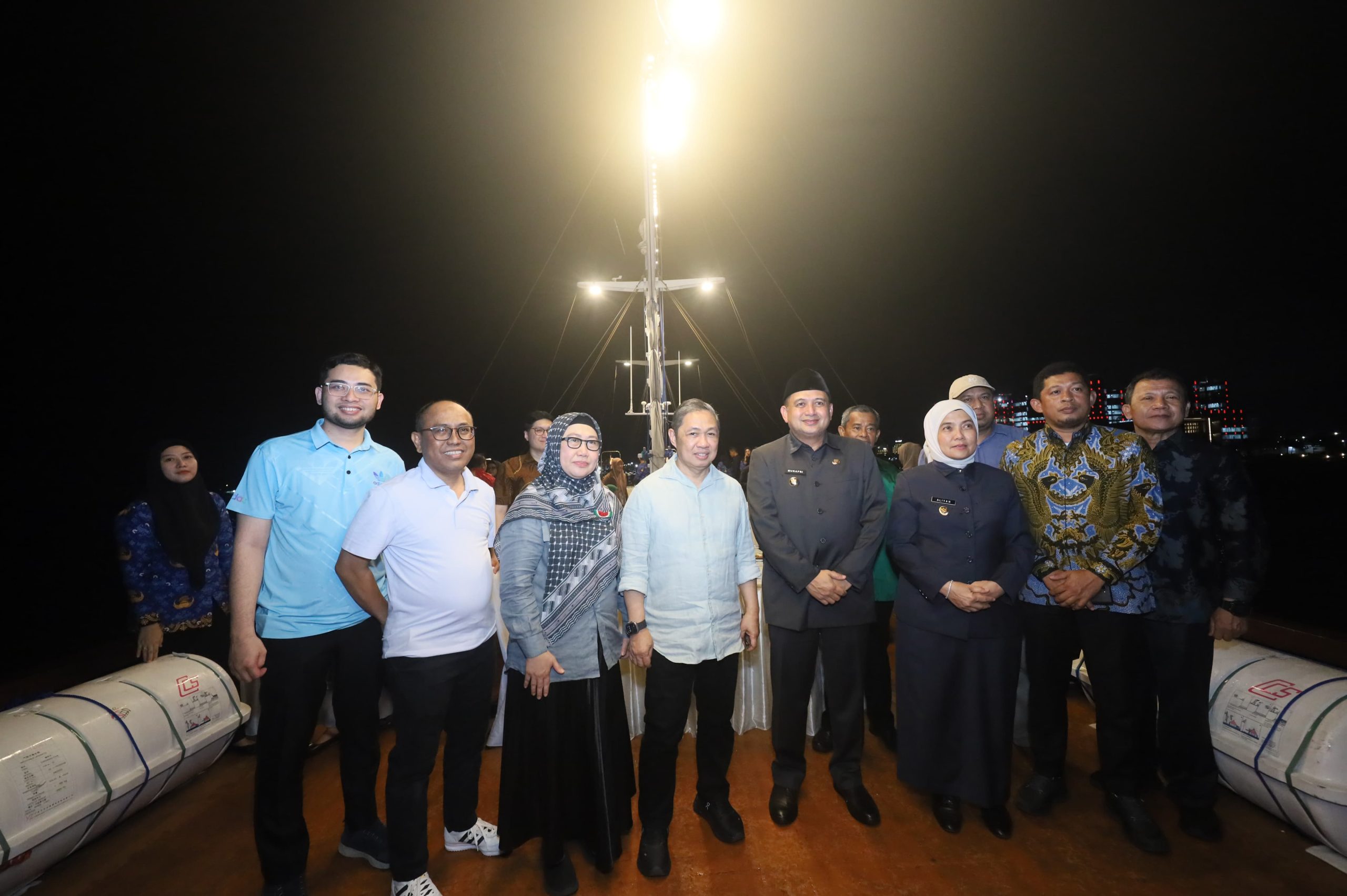 Munafri-Aliyah Sambut Wamen Luar Negeri di Makassar, Pamerkan Pesona Pinisi